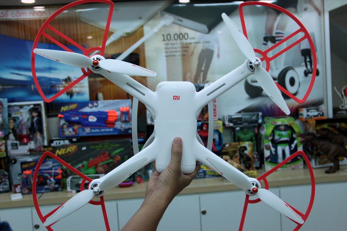 tren tay Xiaomi Mi Drone tai Viet Nam anh 4