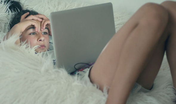 xem youtube bi hack dien thoai anh 1