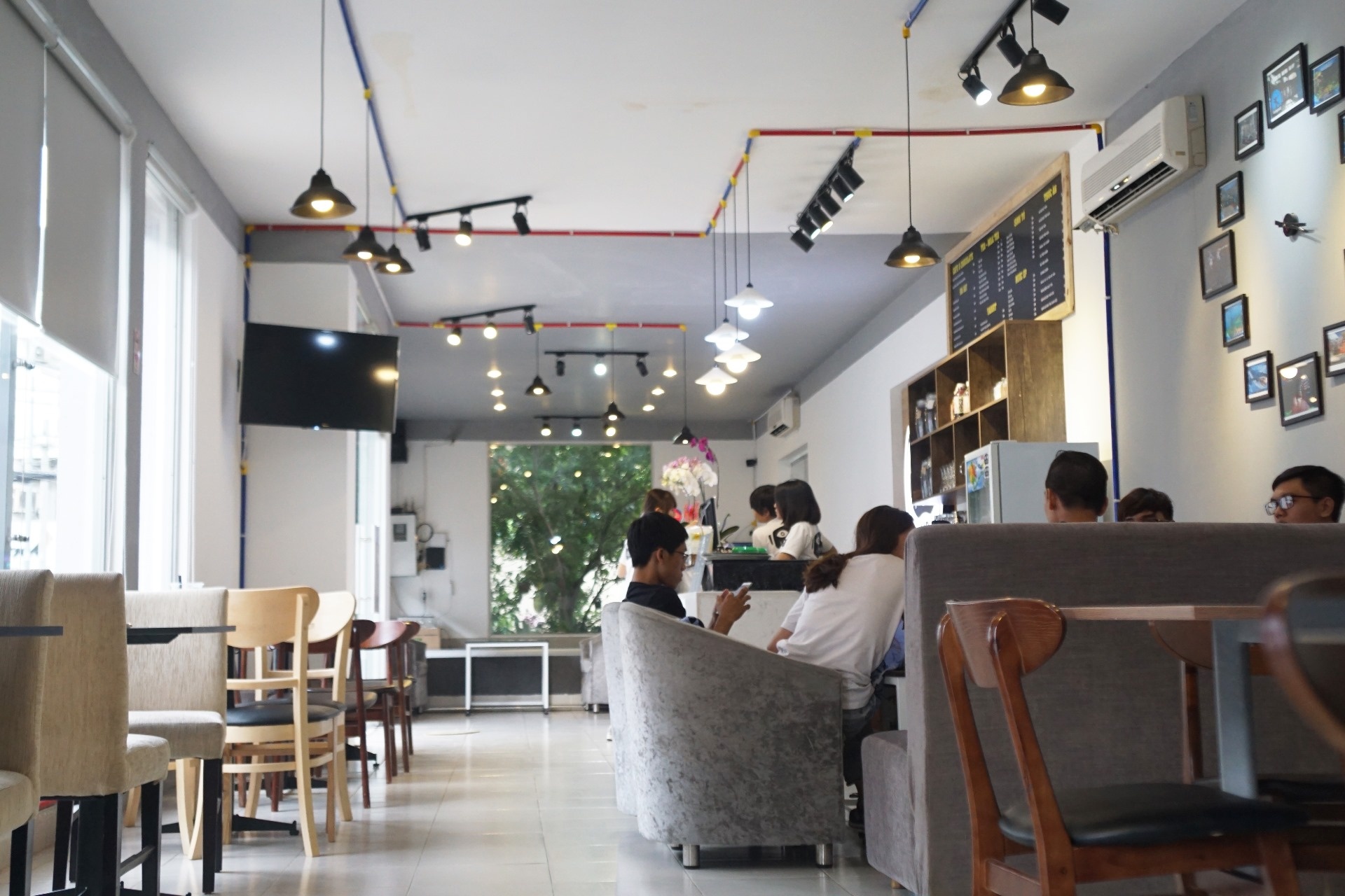 quan ca phe thuc te ao mien phi o sai gon anh 1