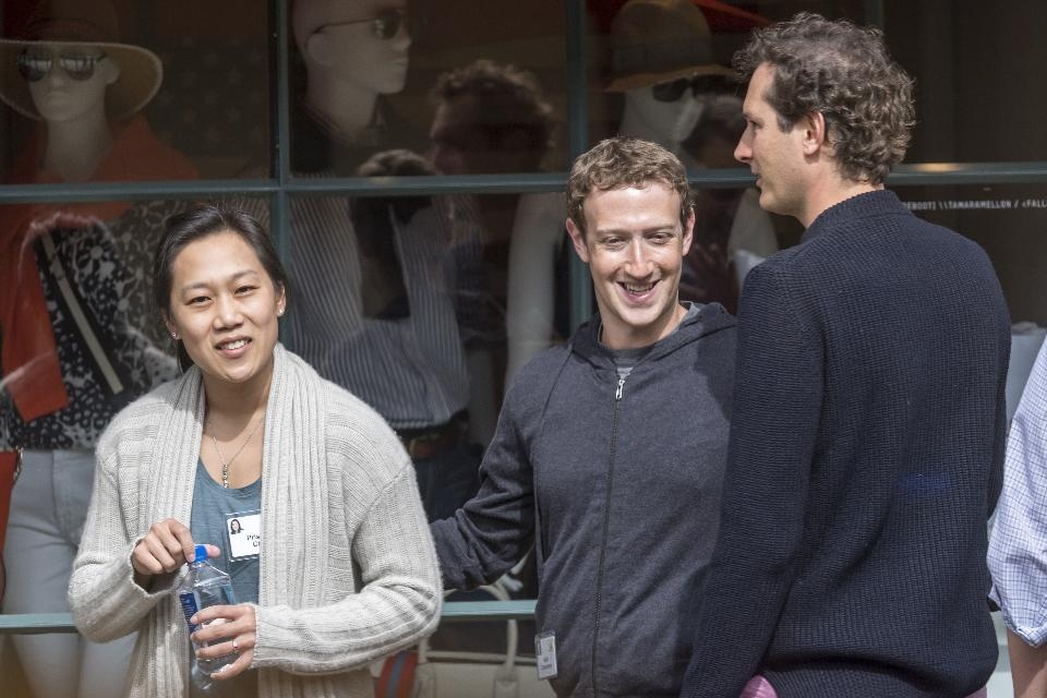 phong cach thoi trang cua Mark Zuckerberg anh 1