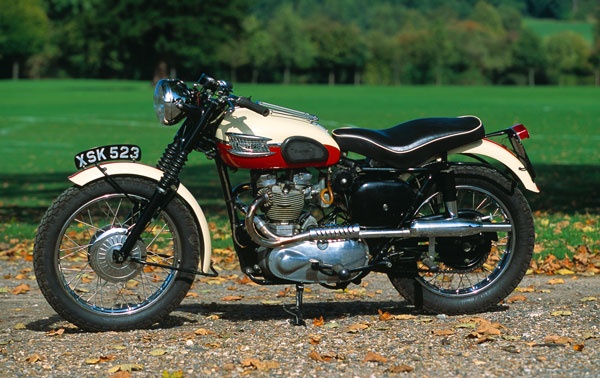 10 mau moto huyen thoai trong phim anh 10