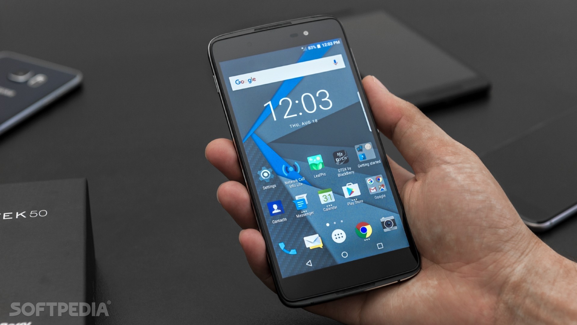 blackberry dtek60 ra mat anh 3