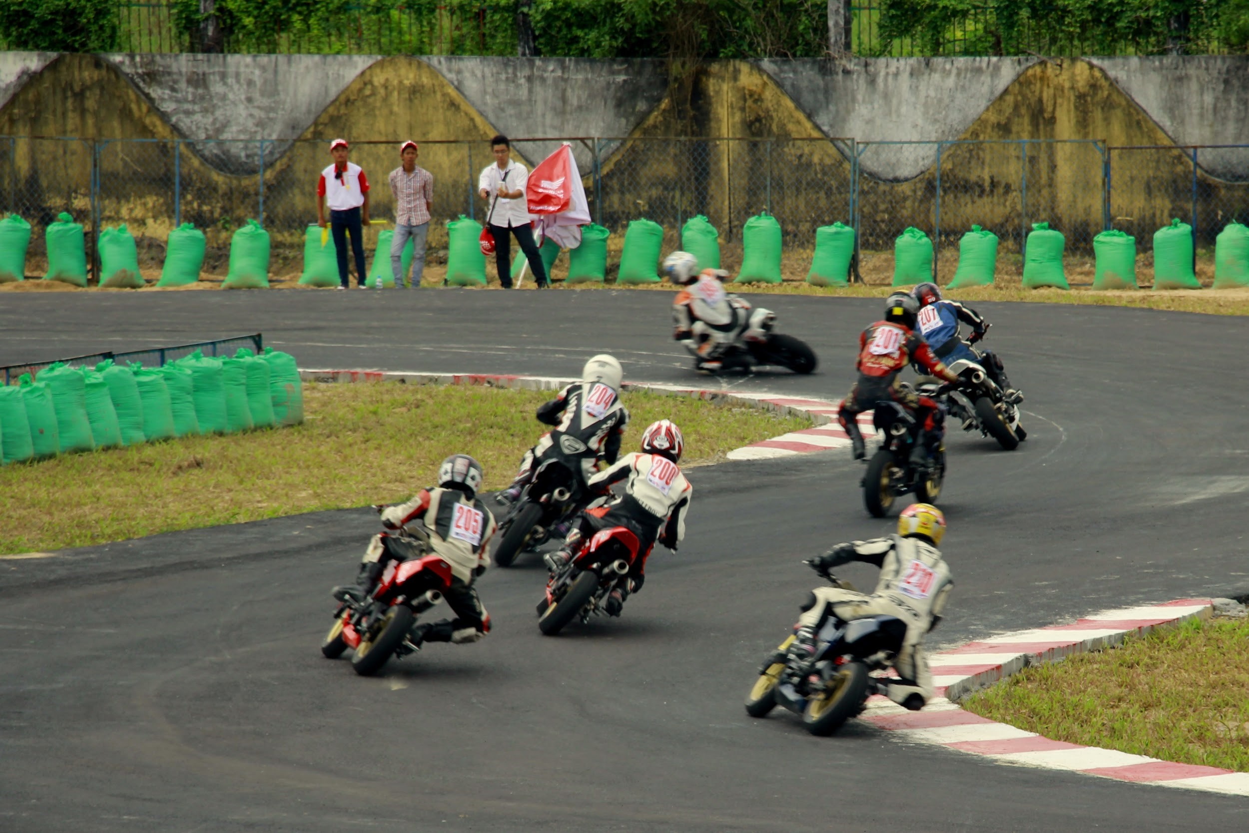 dua xe binh duong anh 12