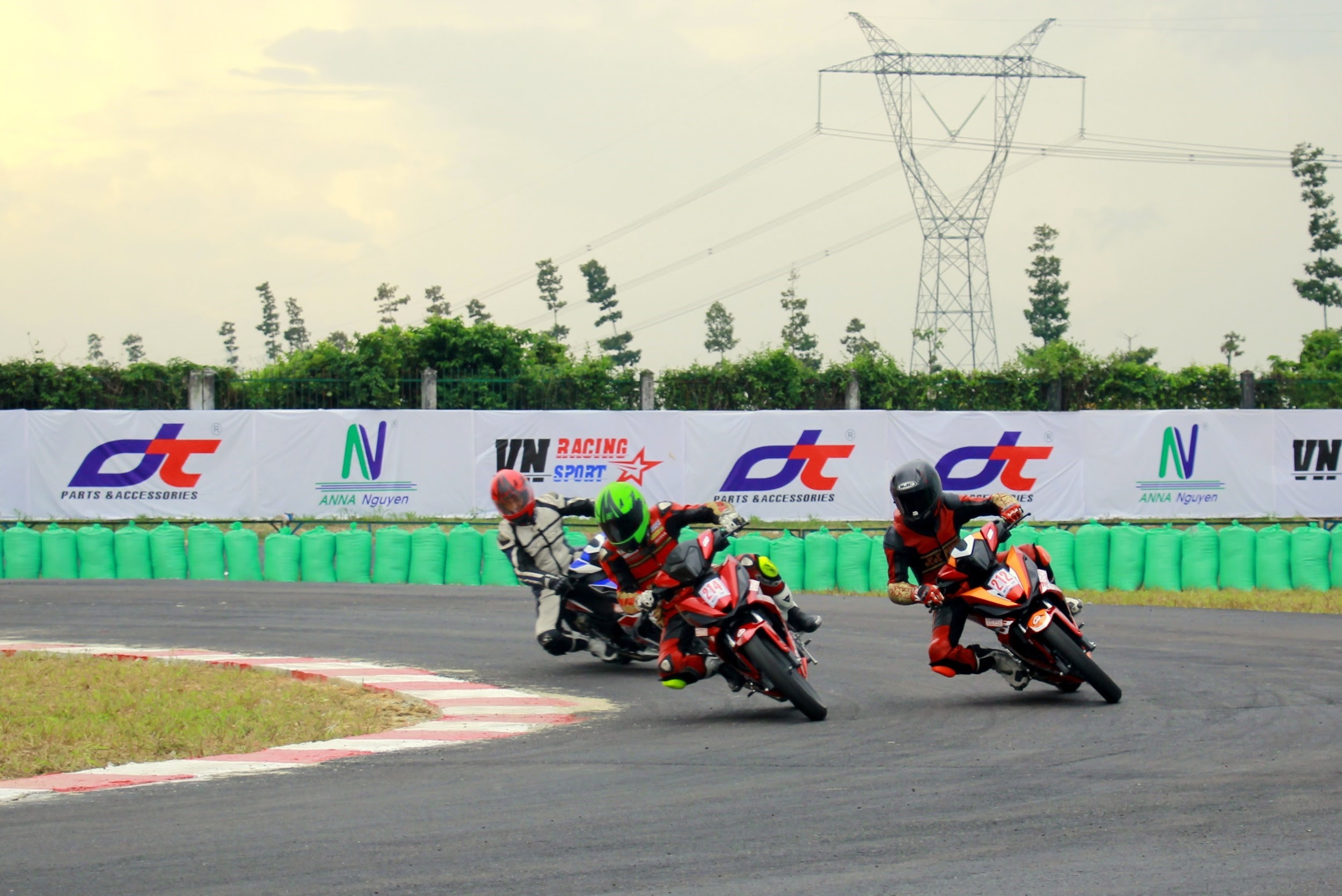 dua xe binh duong anh 4