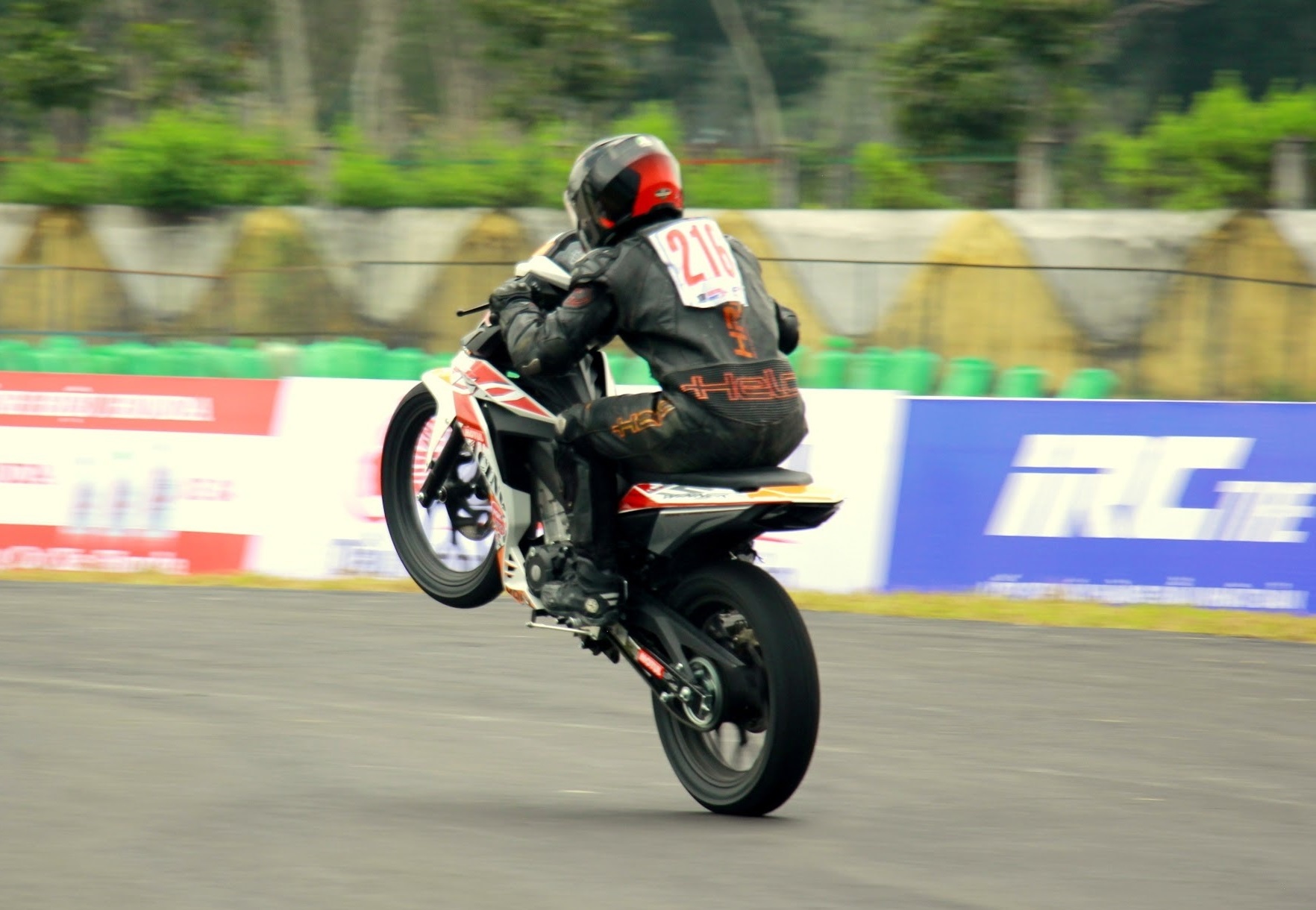 Dua xe Honda o Binh Duong hinh anh