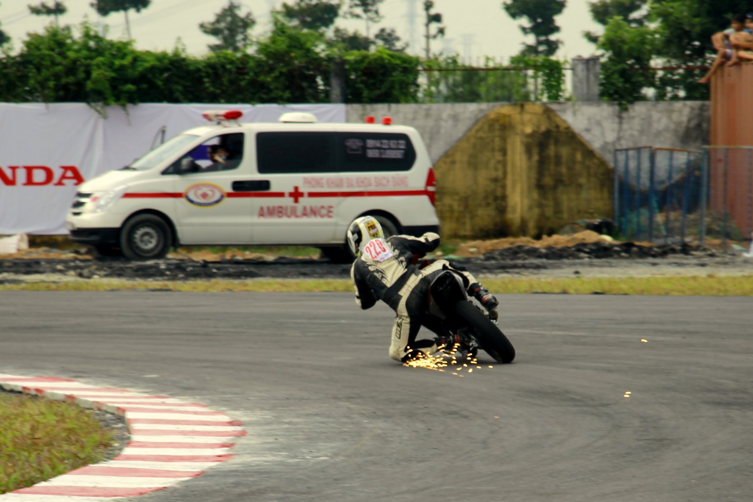 dua xe binh duong anh 6