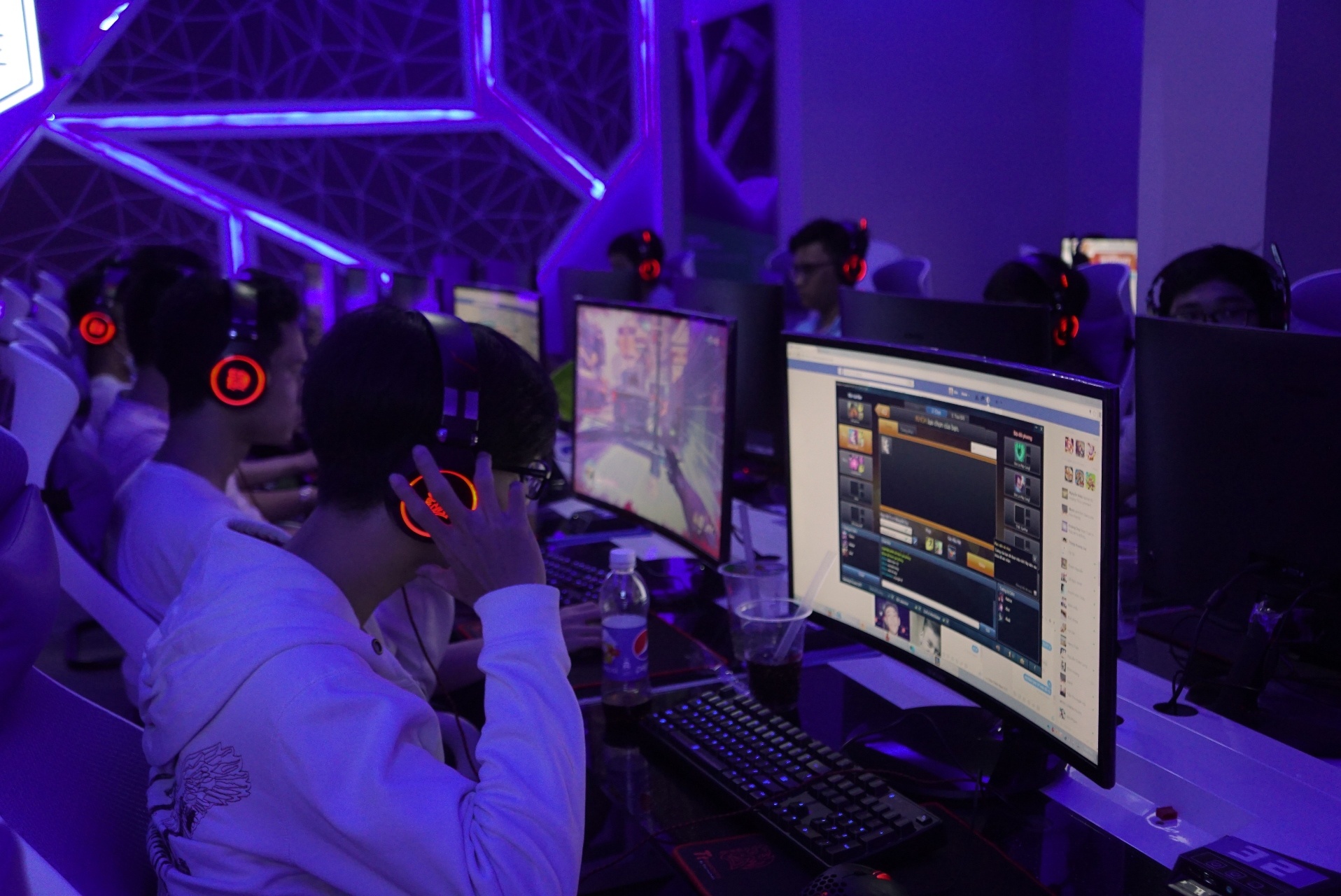 phong game khung nhat Sai Gon anh 2