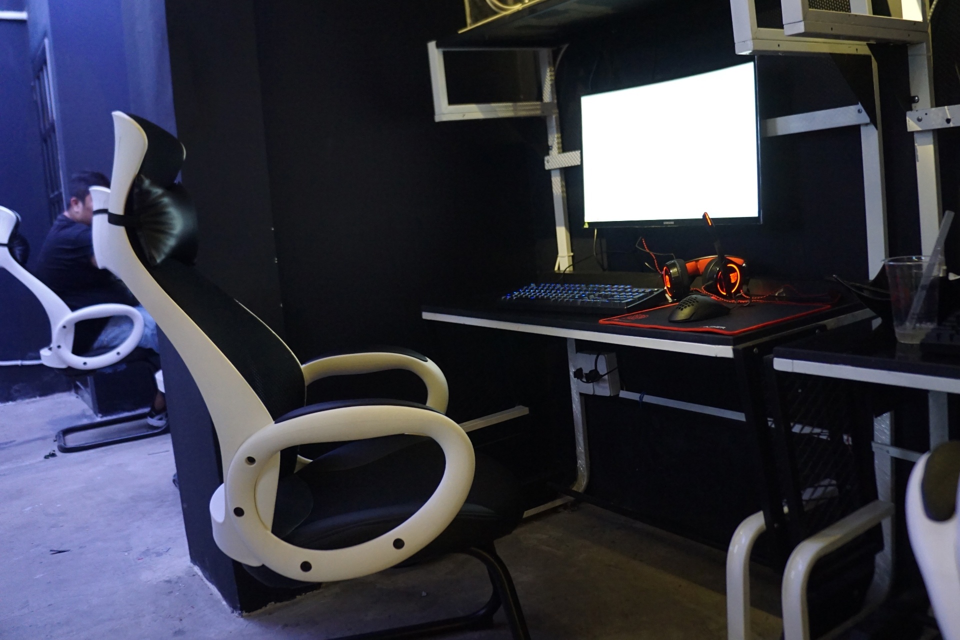 phong game khung nhat Sai Gon anh 8