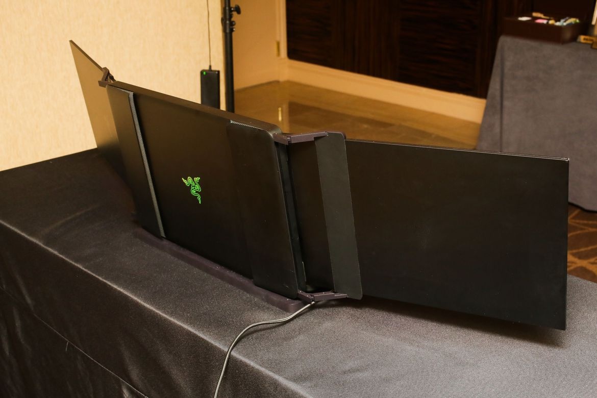 Laptop Razer 3 man hinh 4k anh 5