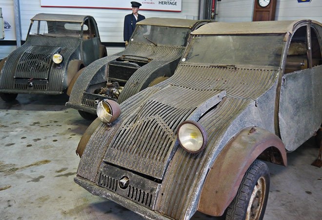 Nhung chiec xe 'dong nat' dang gia nhat moi thoi dai hinh anh