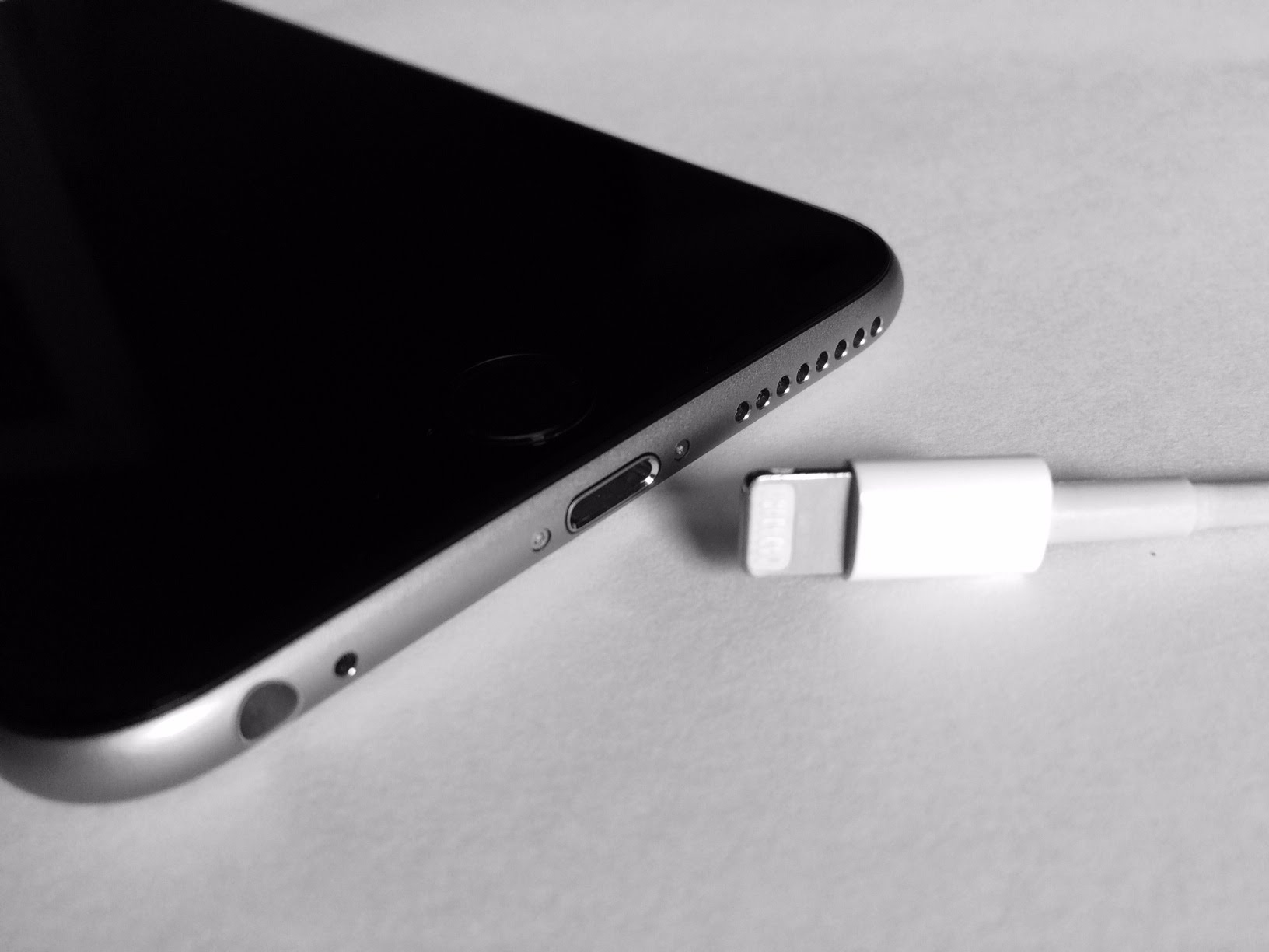 iPhone 2017 su dung cong Lightning va USB-C anh 1
