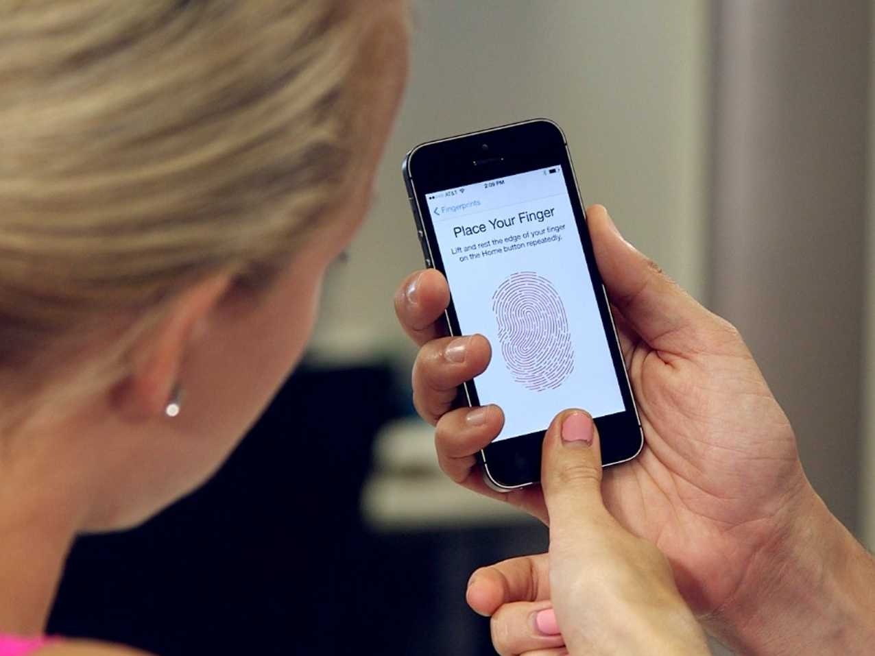 Mở điện thoại bằng môi ảnh 1 Mo dien thoai bang moi anh 1