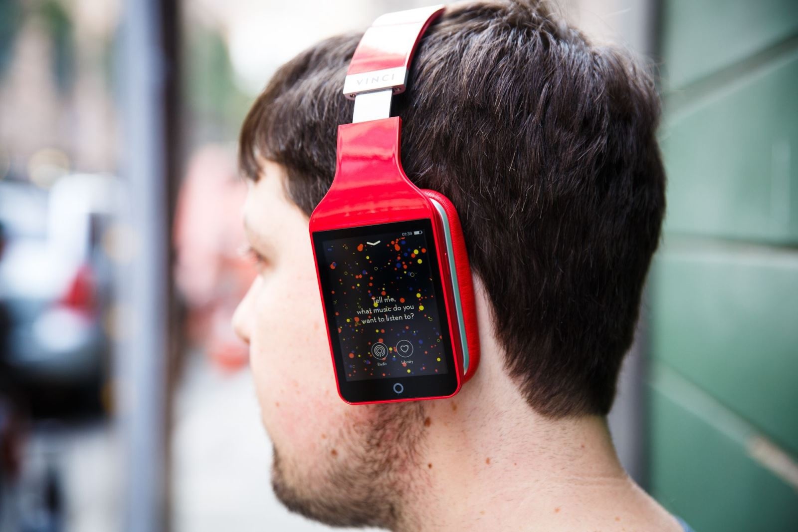 Tai nghe dau tien co man hinh cam ung anh 6