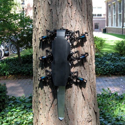 Robot leo tuong, treo cay hinh dang nhu con bo hinh anh