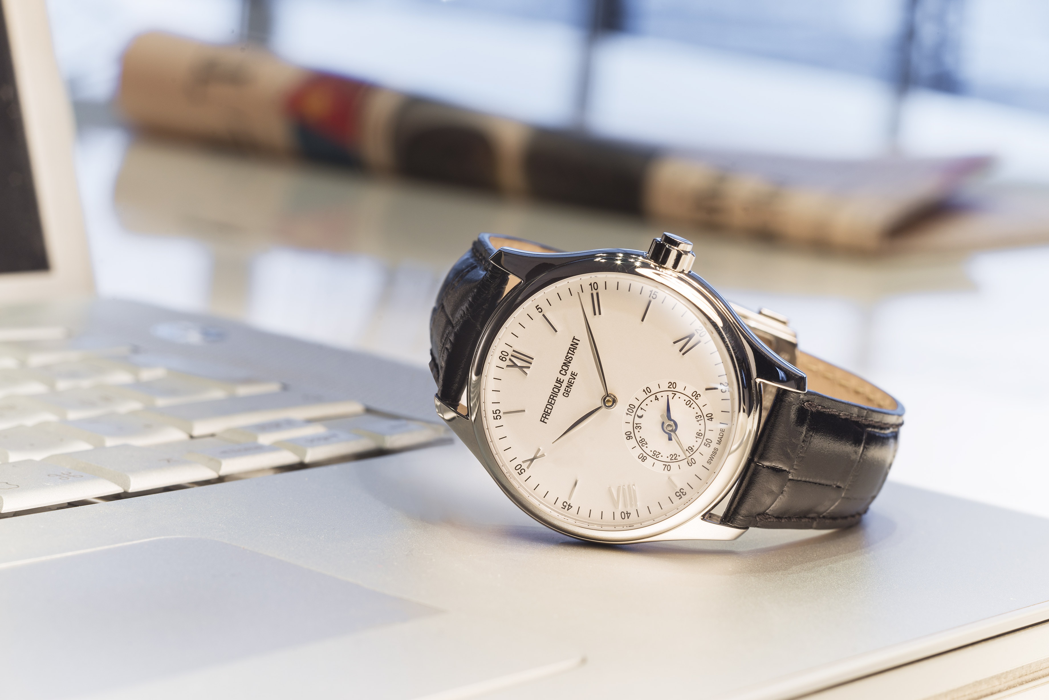 Loat dong ho thong minh cao cap gia nghin USD hinh anh