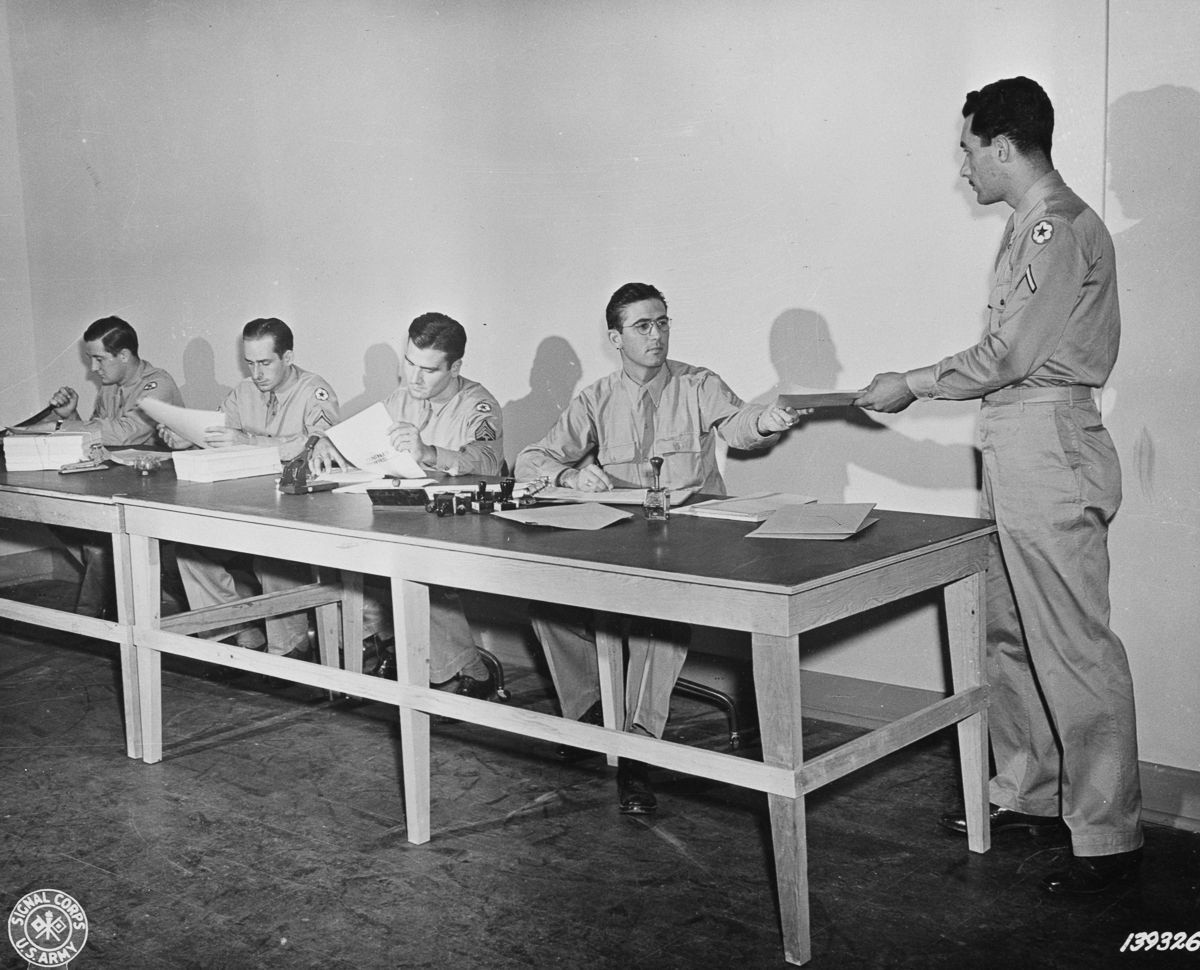 Cach nguoi My gui mail trong the chien thu 2 anh 5