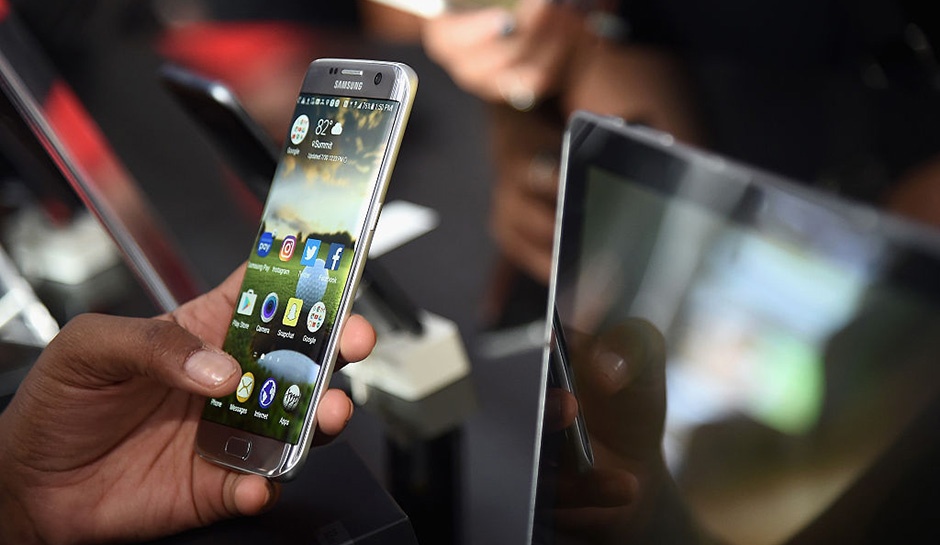 Samsung nang tay tren tinh nang cua iPhone hinh anh