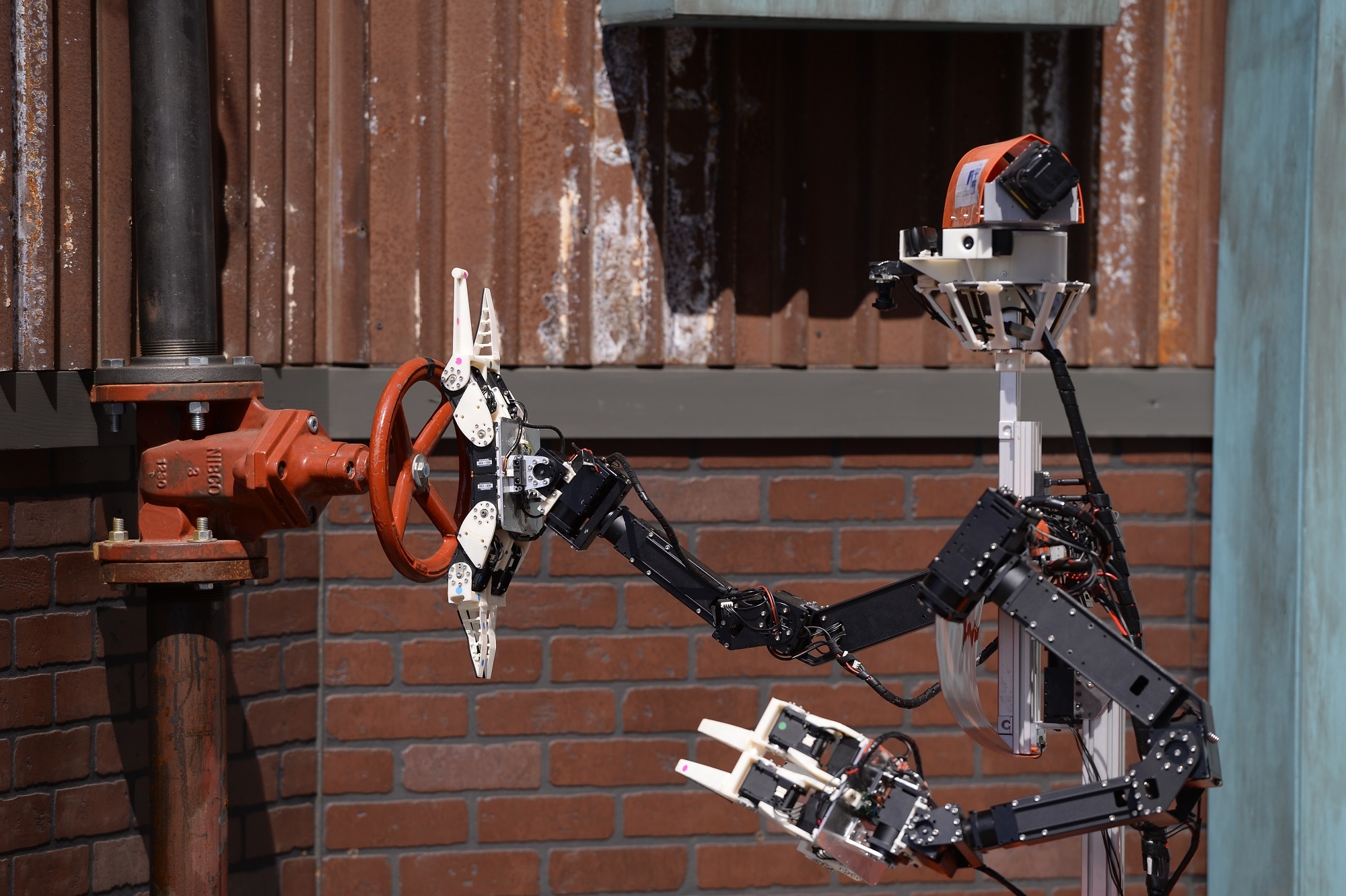 Robot cuu nguoi anh 2