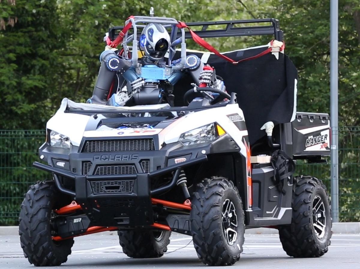 Robot cuu nguoi anh 5