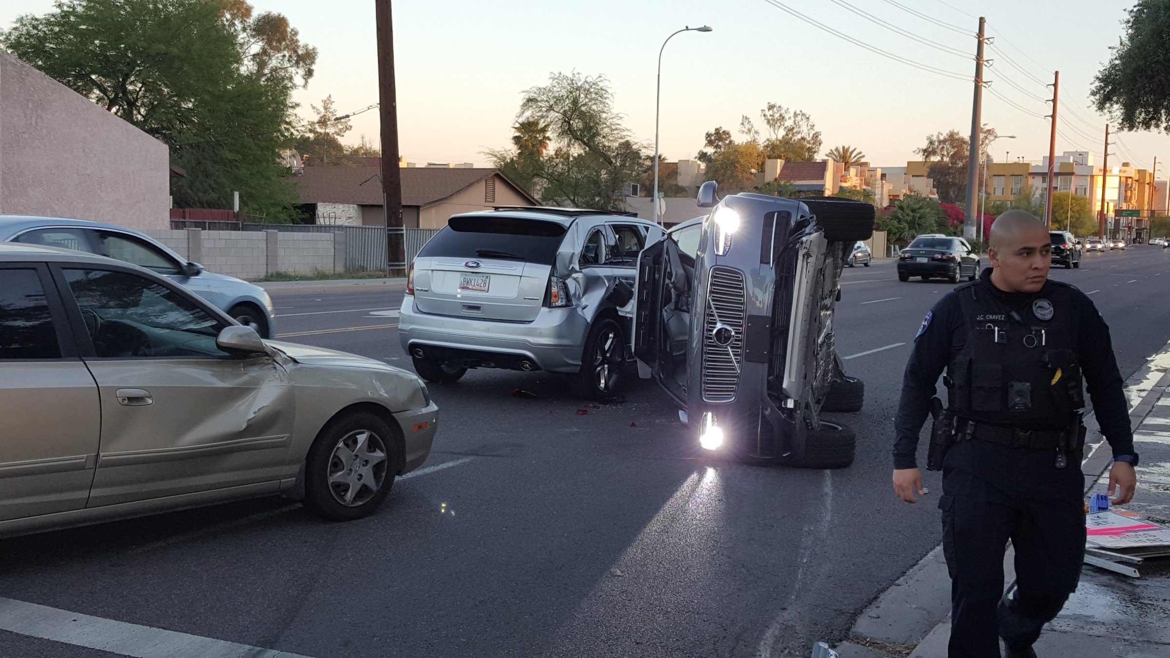 Xe tự lái của Uber gây tai nạn tại Arizona ảnh 1 Xe tu lai cua Uber gay tai nan tai Arizona anh 1