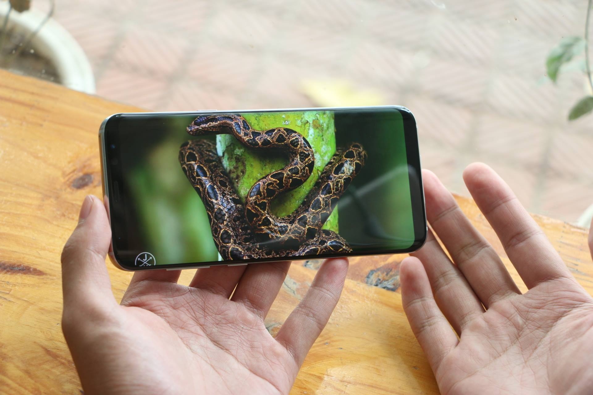 Tren tay Galaxy S8 Plus dau tien tai Viet Nam anh 4