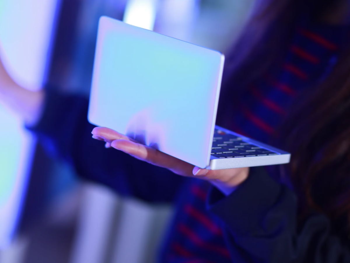 laptop nho nhat tren the gioi anh 2