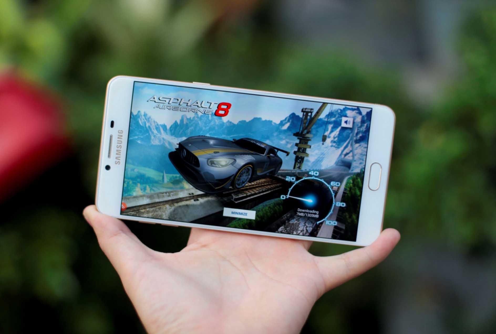 Thu choi game tren Samsung Galaxy C9 Pro hinh anh