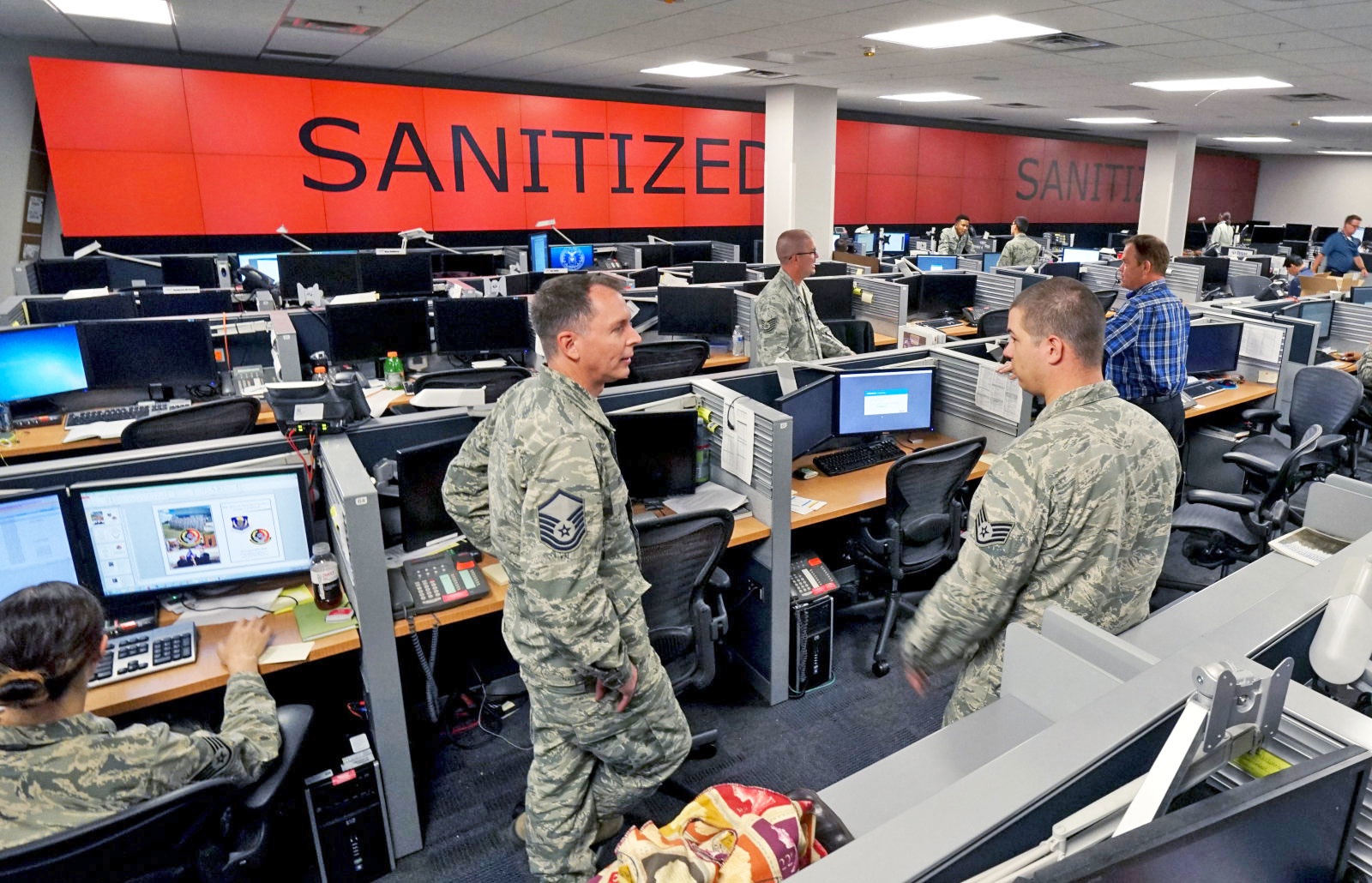 Quan doi My cho phep linh cong nghe mien tap luyen tren sa truong hinh anh