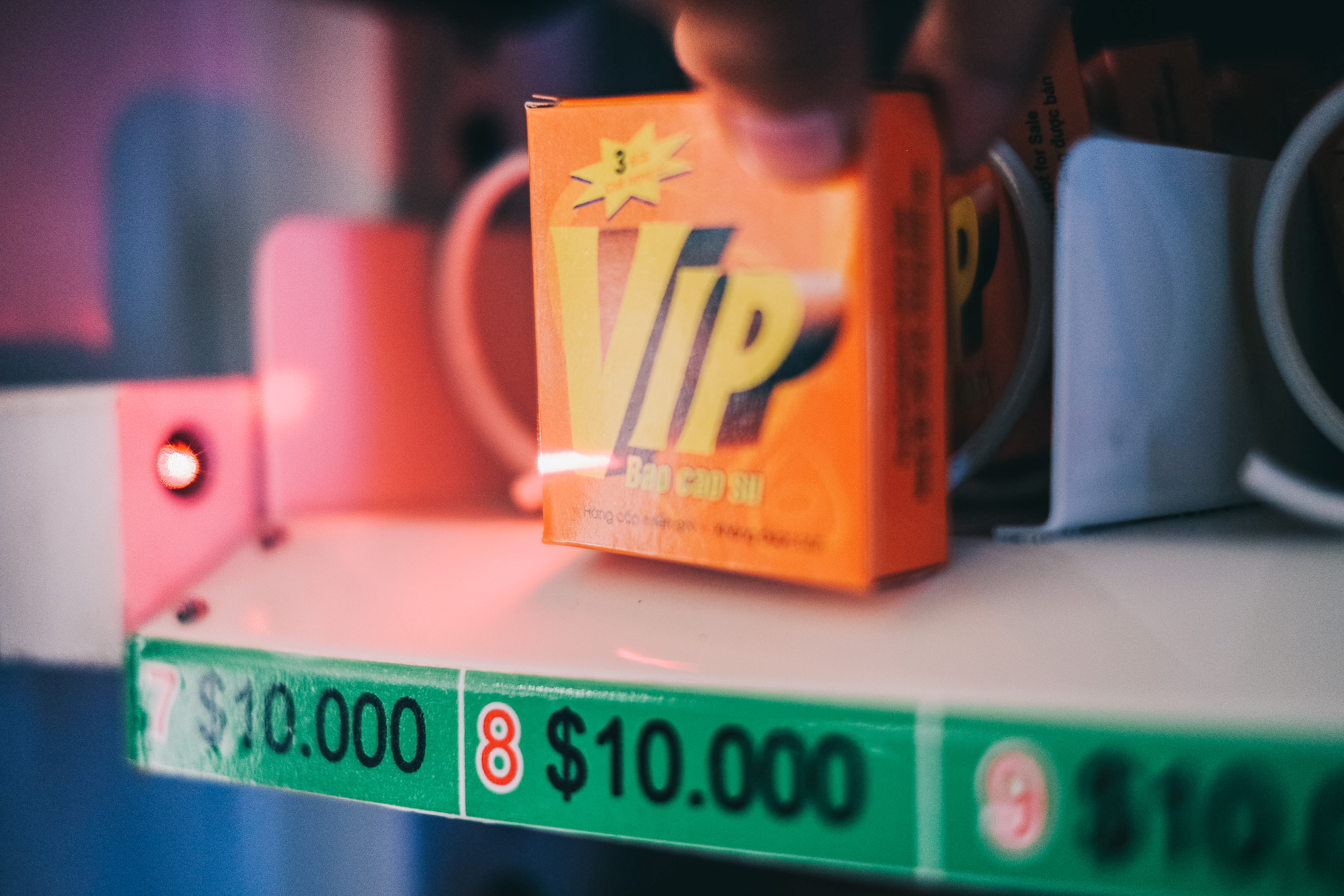 May ban bao cao su anh 2