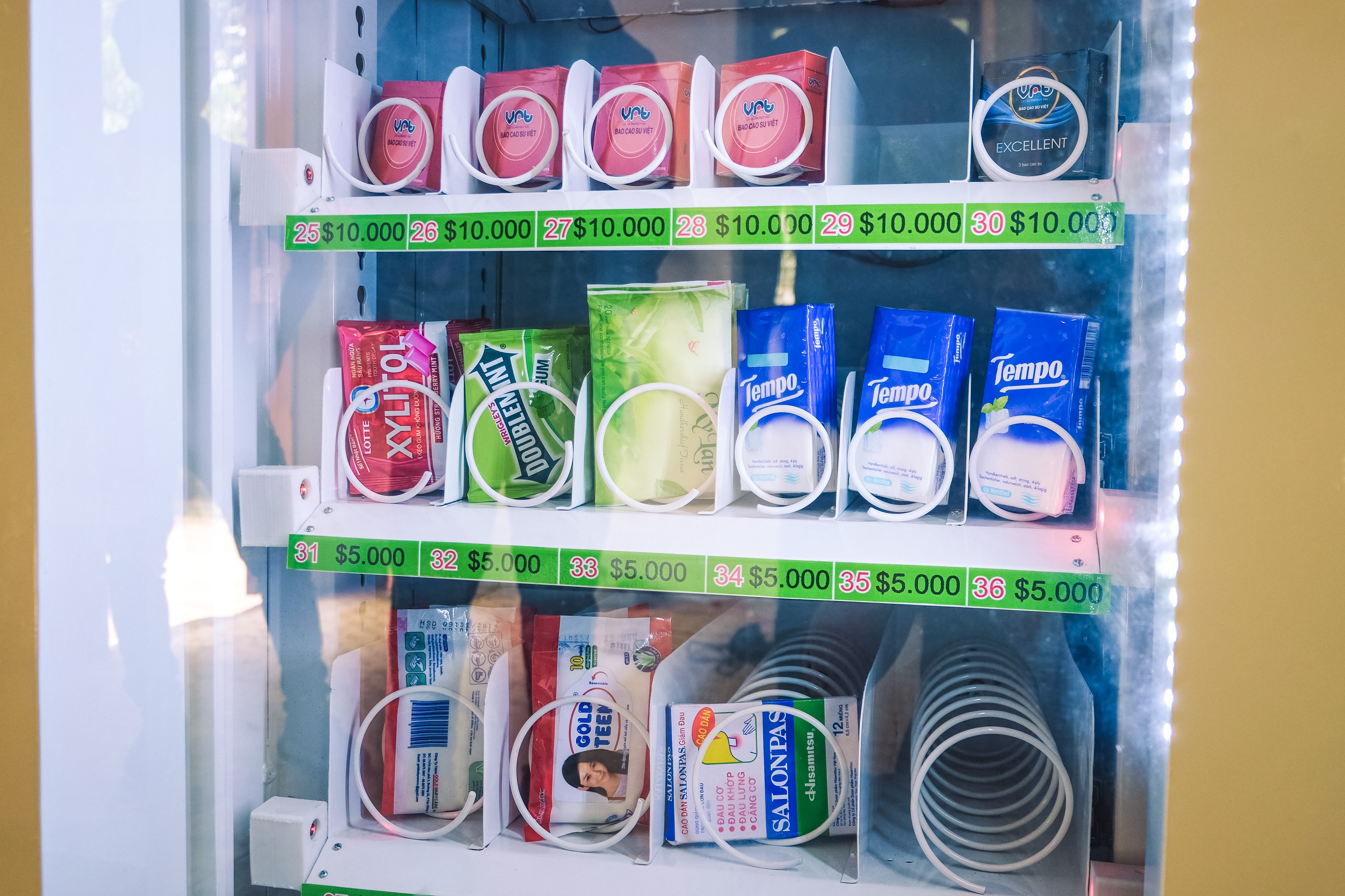 May ban bao cao su anh 4