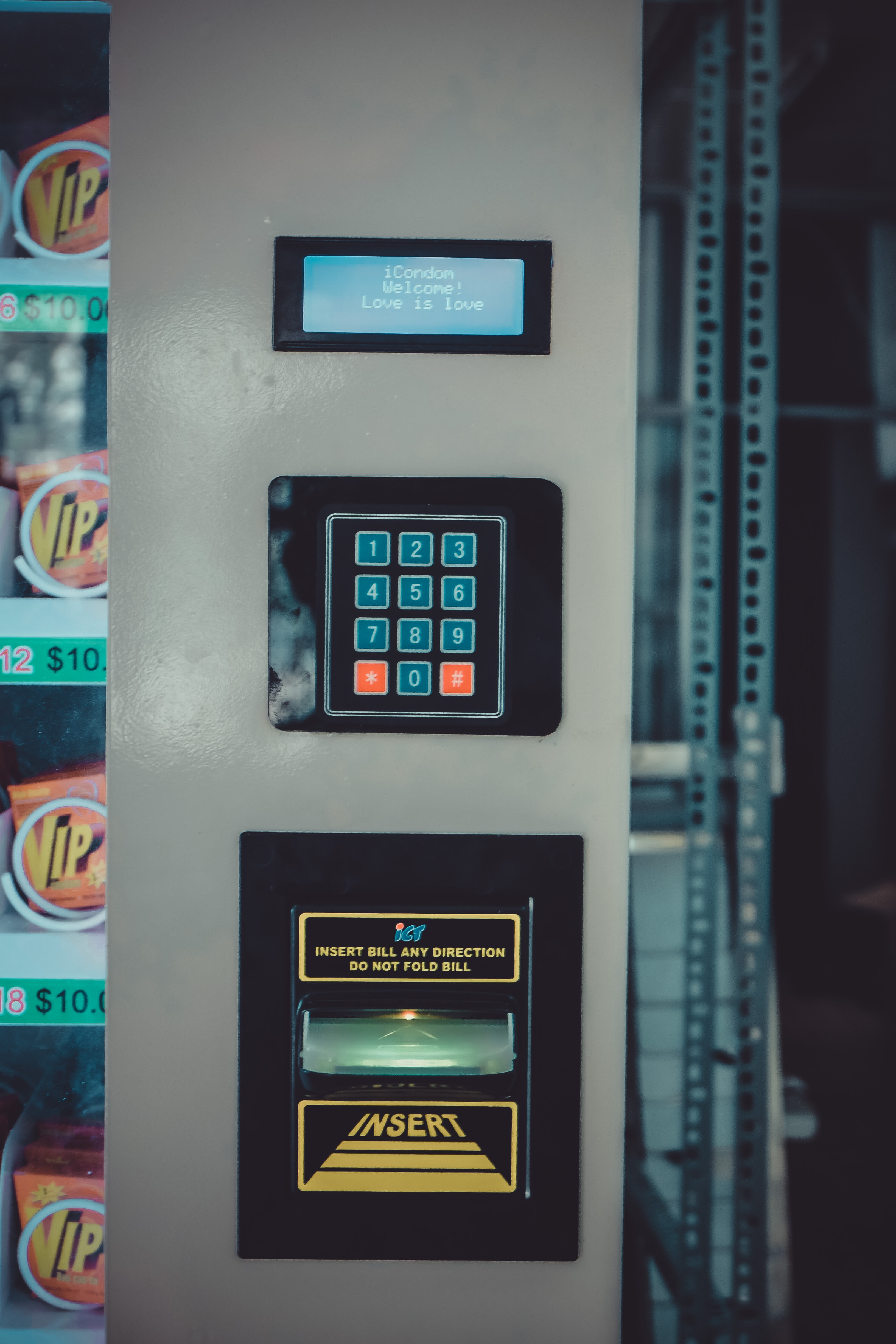 May ban bao cao su anh 5