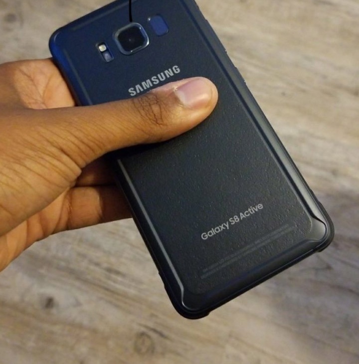 Lo anh Galaxy S8 Active pin 4.000 mAh hinh anh