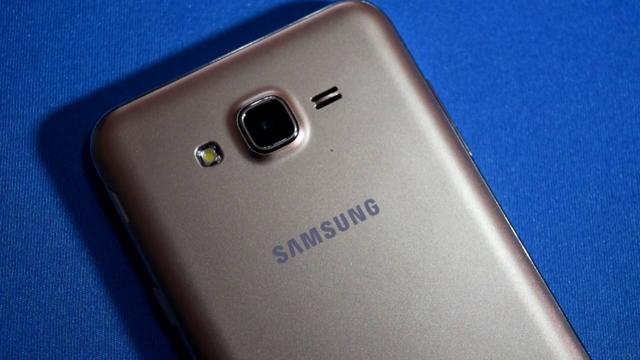 Samsung ra mat bien the cau hinh thap cua Galaxy J7 hinh anh