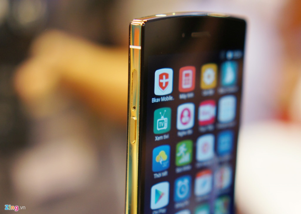 5 dau moc thang tram cua Bphone the he dau tien hinh anh