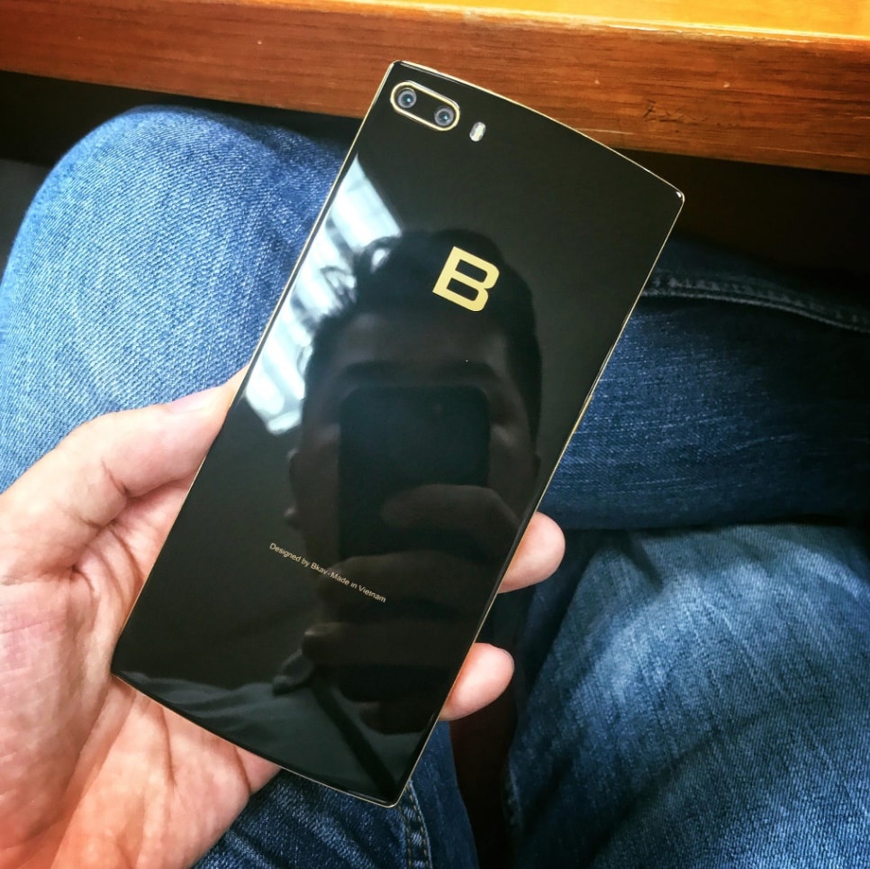 Mat sau Bphone Gold 2017 anh 1