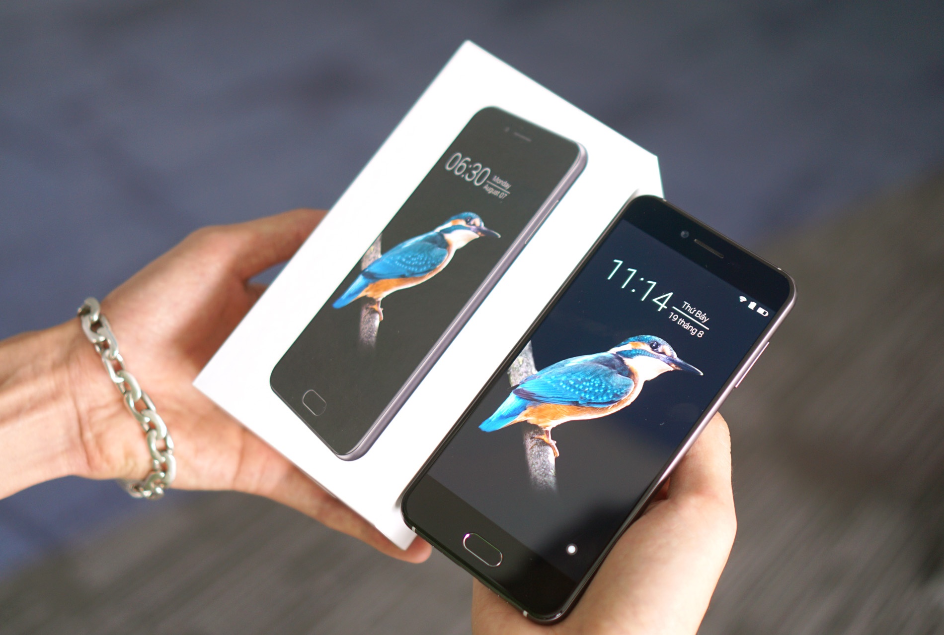 So sanh Bphone 2017 va Oppo F3 Plus: Ke tam lang, nguoi nua can hinh anh