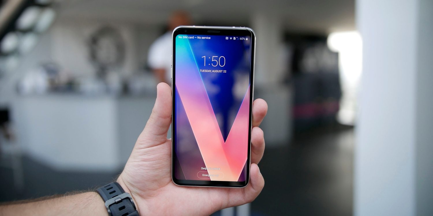 LG V30 co gia 749 USD anh 1