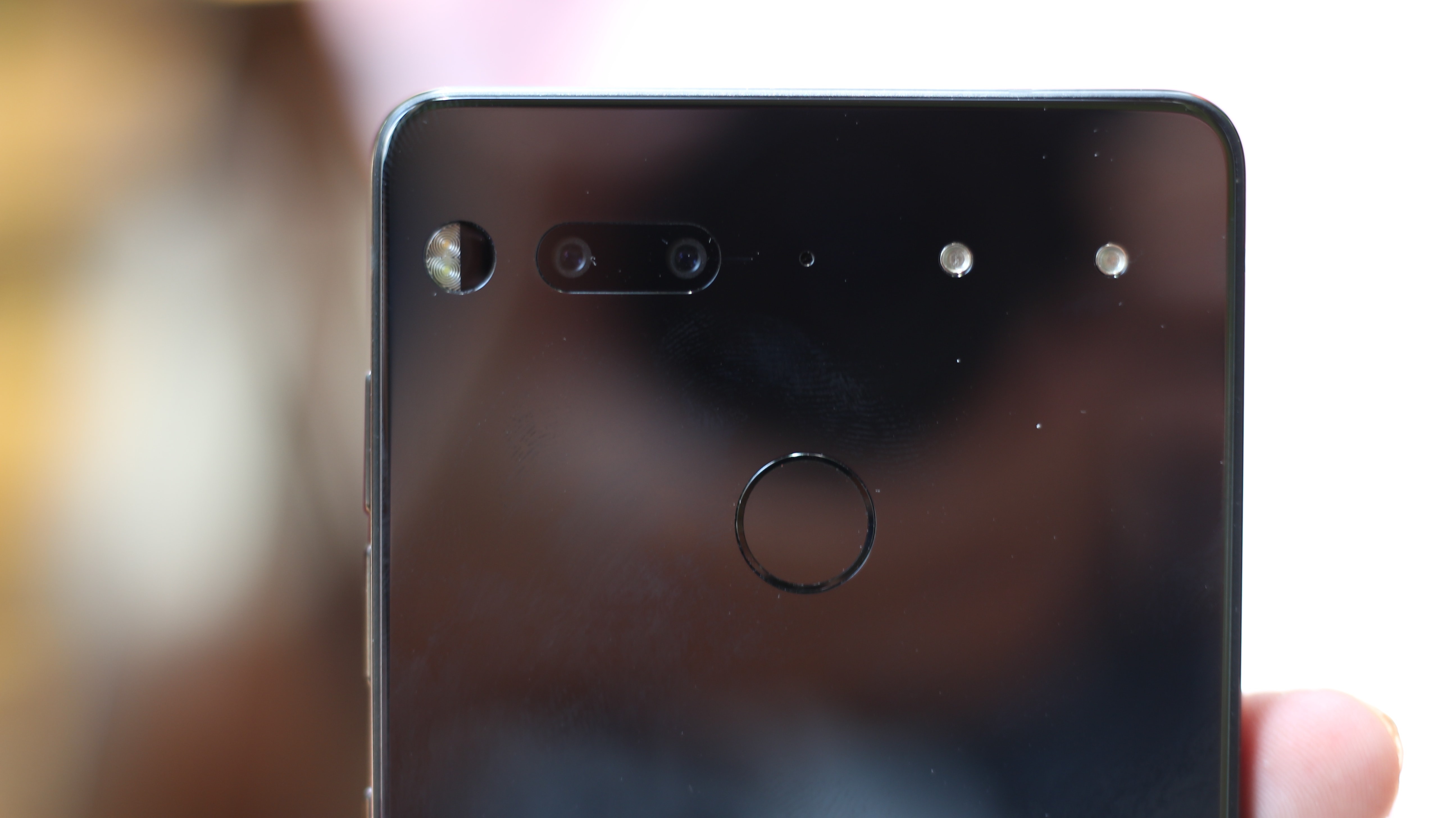 trai nghiem essential phone anh 3
