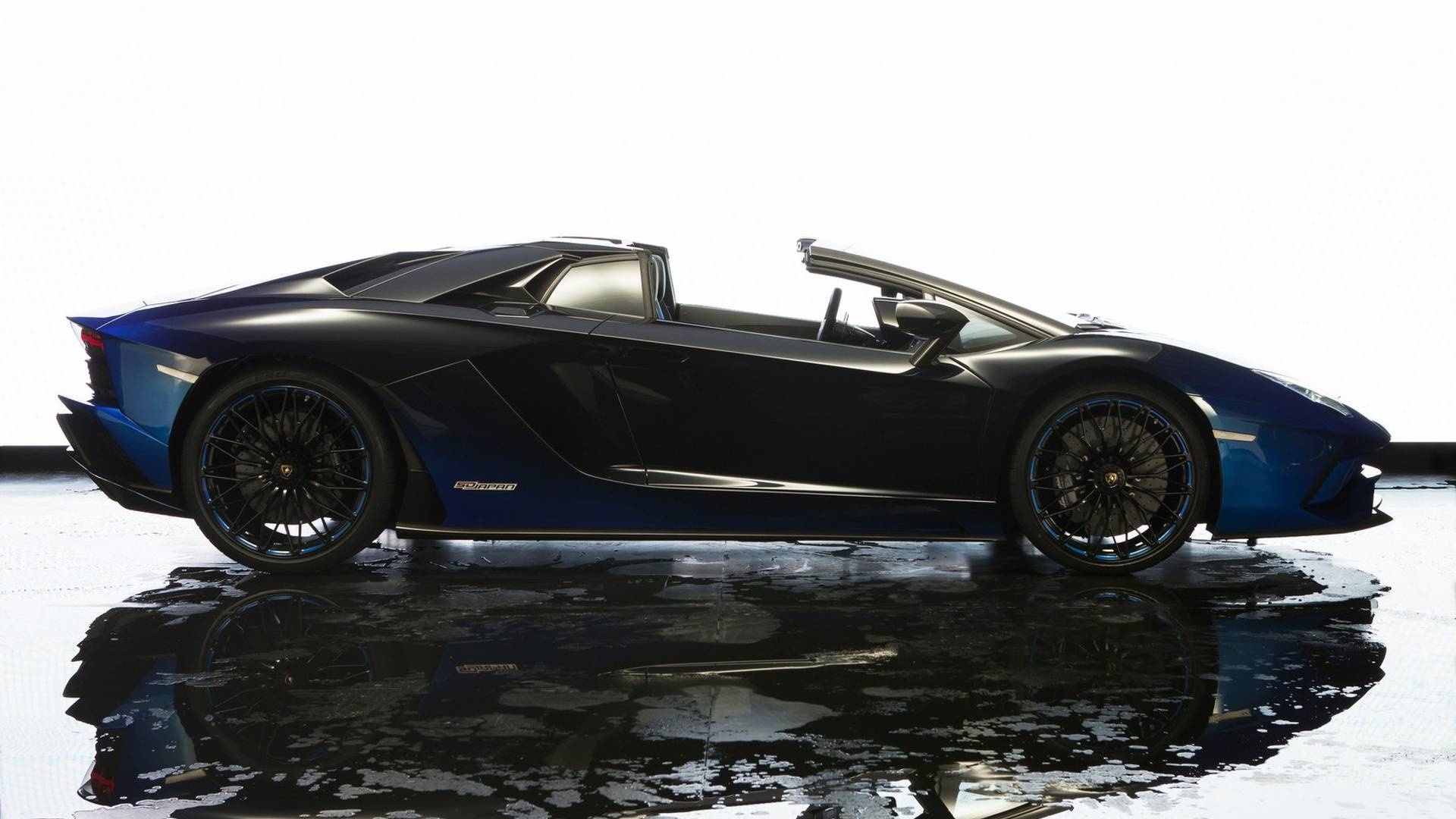 Lamborghini ra mat Aventador S Roadster anh 4