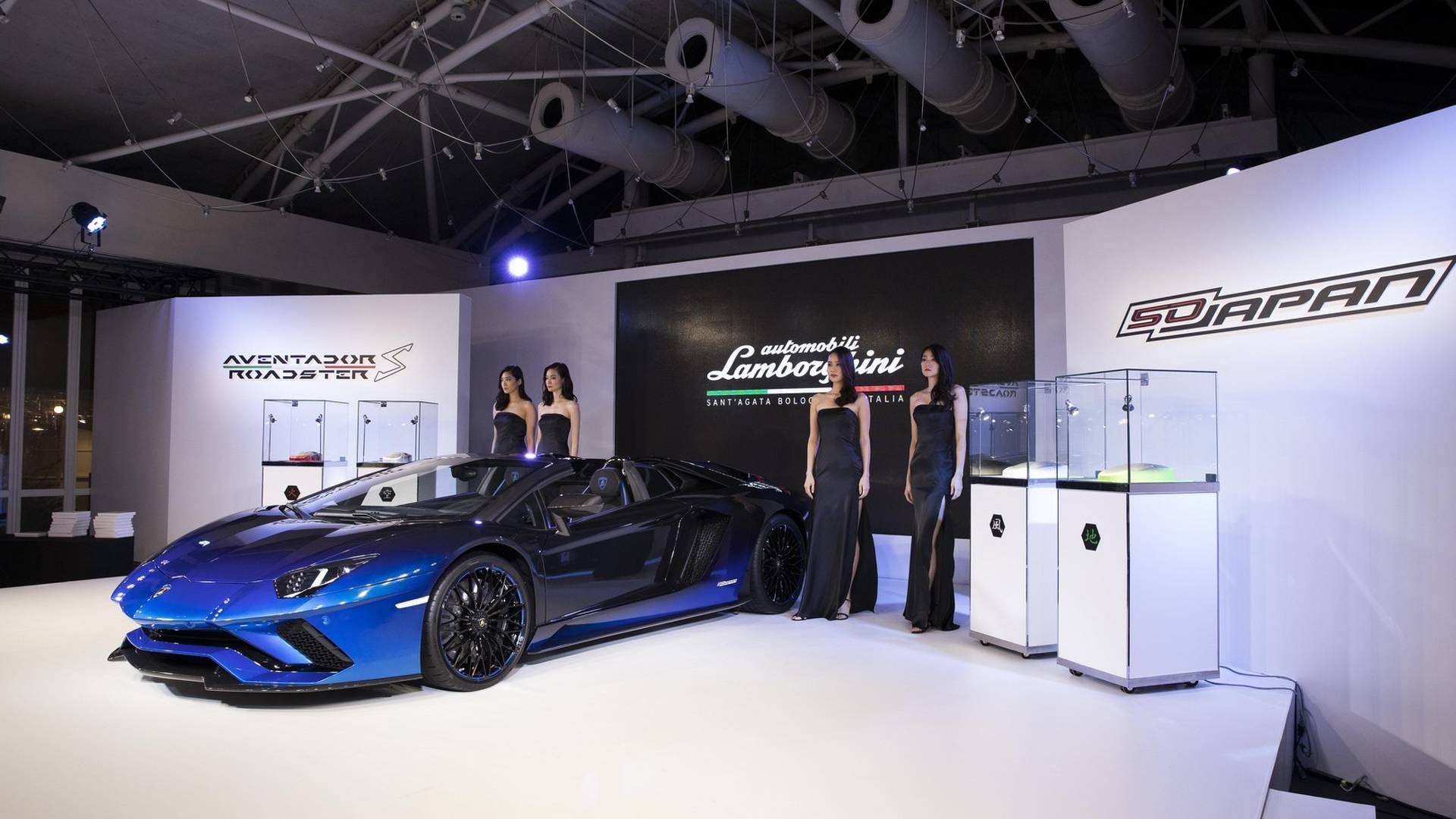 Lamborghini ra mat Aventador S Roadster ban dac biet cho Nhat Ban hinh anh