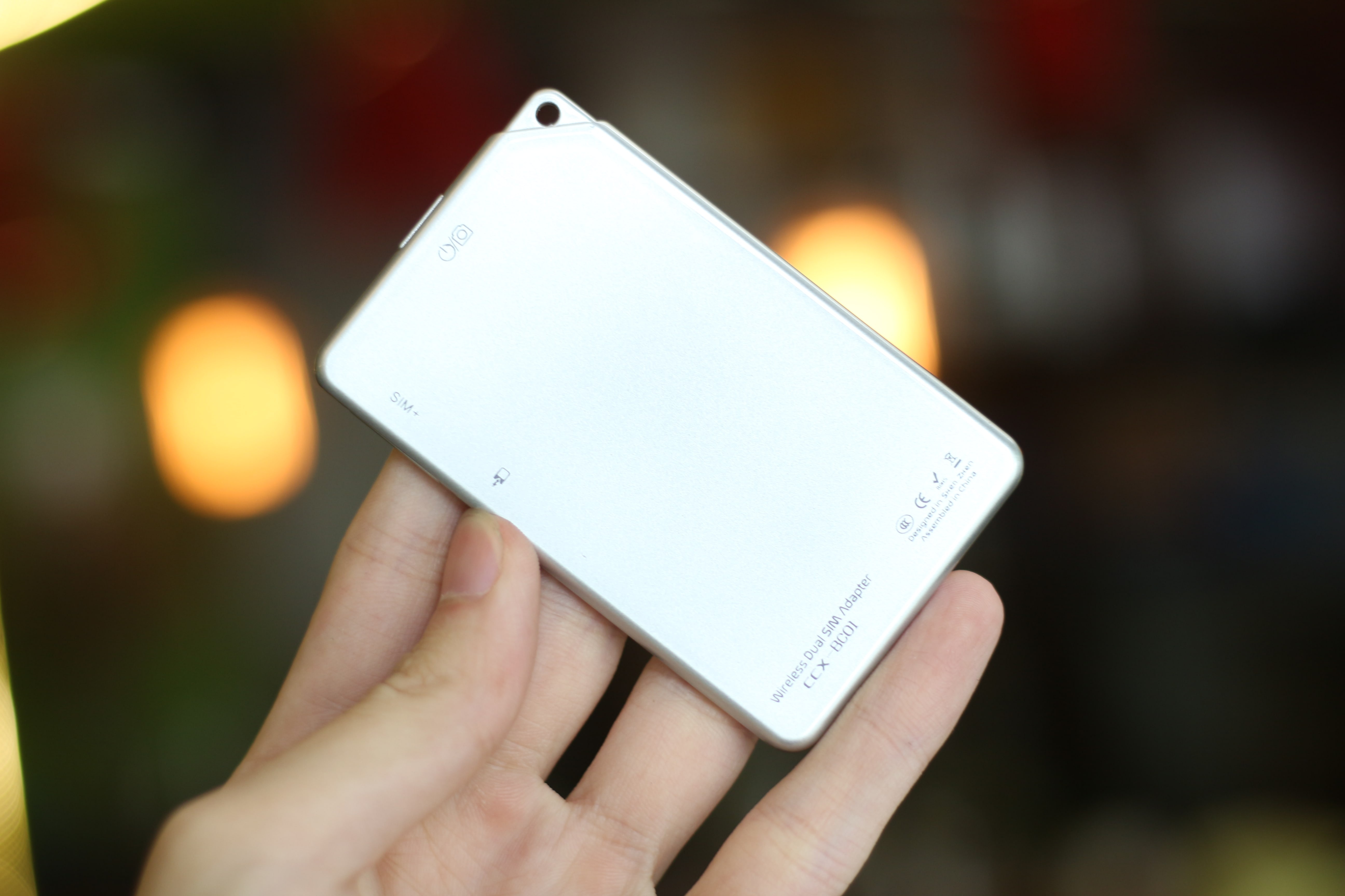 Thiet bi giup iPhone su dung 2 SIM cung luc anh 4