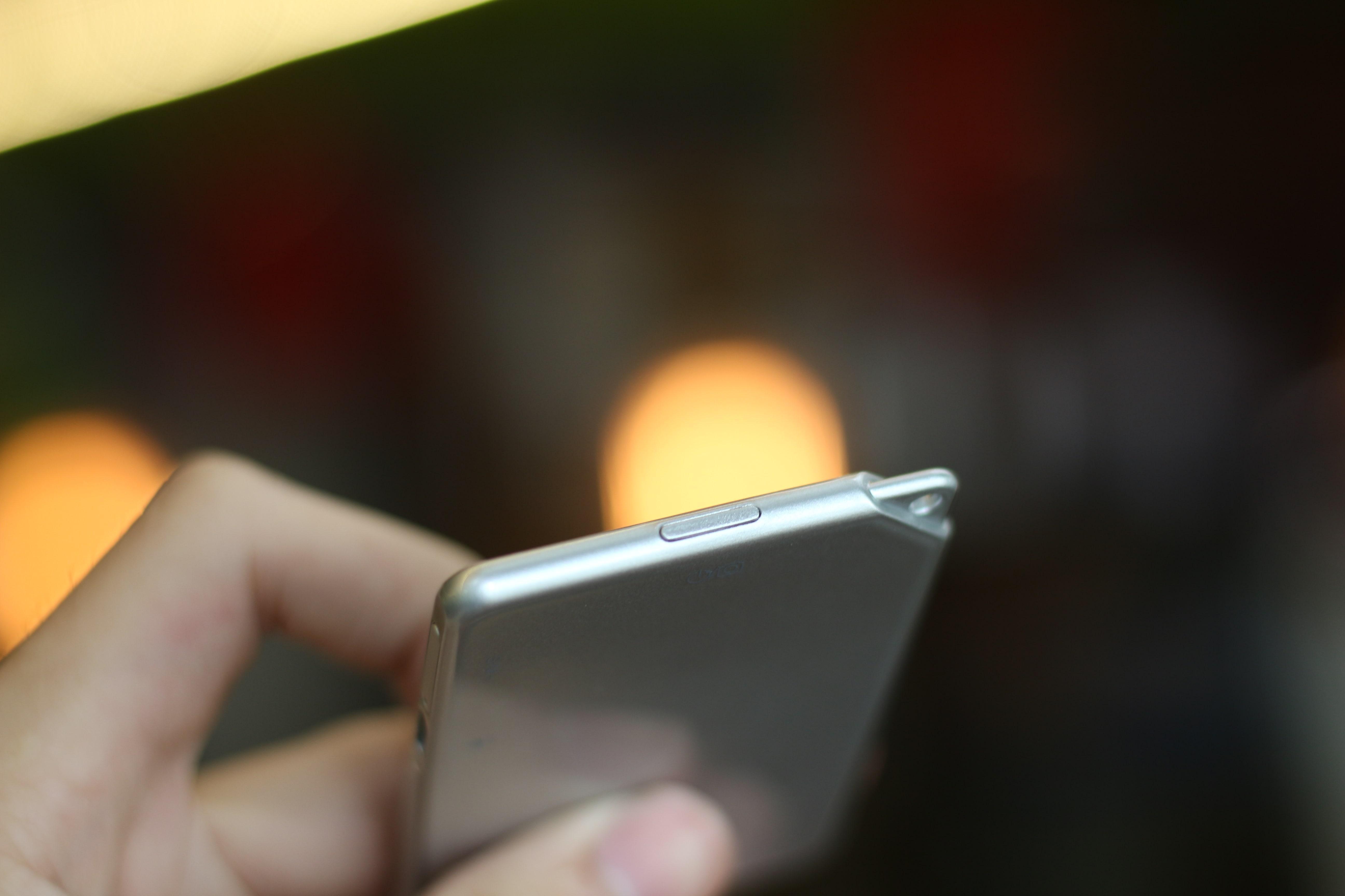 Thiet bi giup iPhone su dung 2 SIM cung luc anh 6