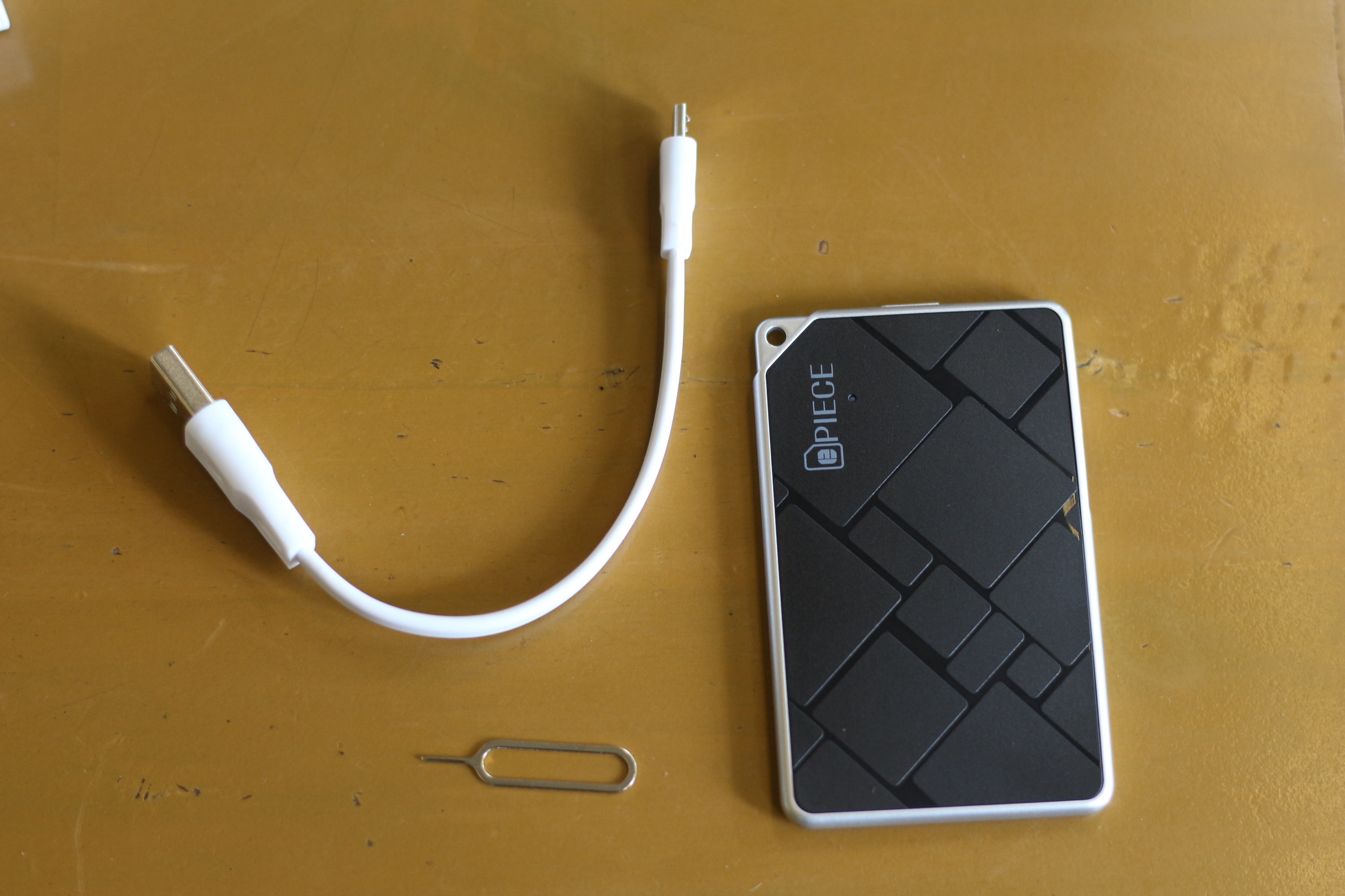 Thiet bi giup iPhone su dung 2 SIM cung luc anh 2