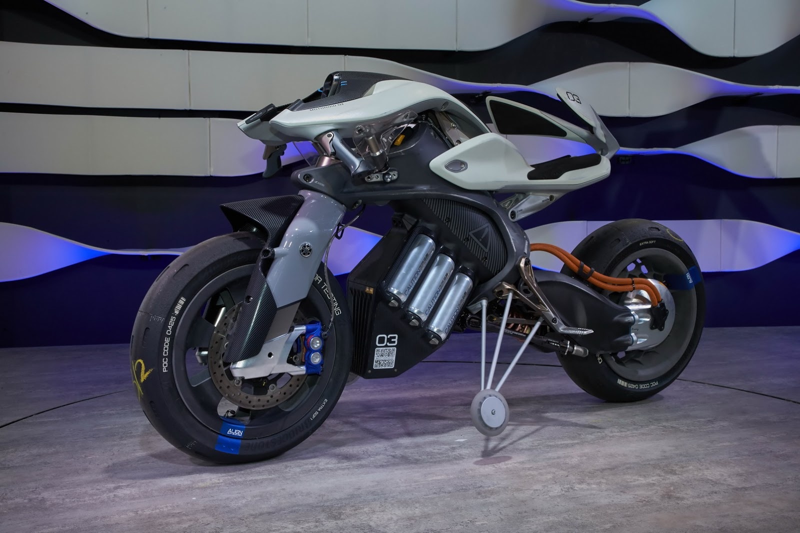 Chi tiet Yamaha MOTOROiD - moto su dung tri tue nhan tao hinh anh