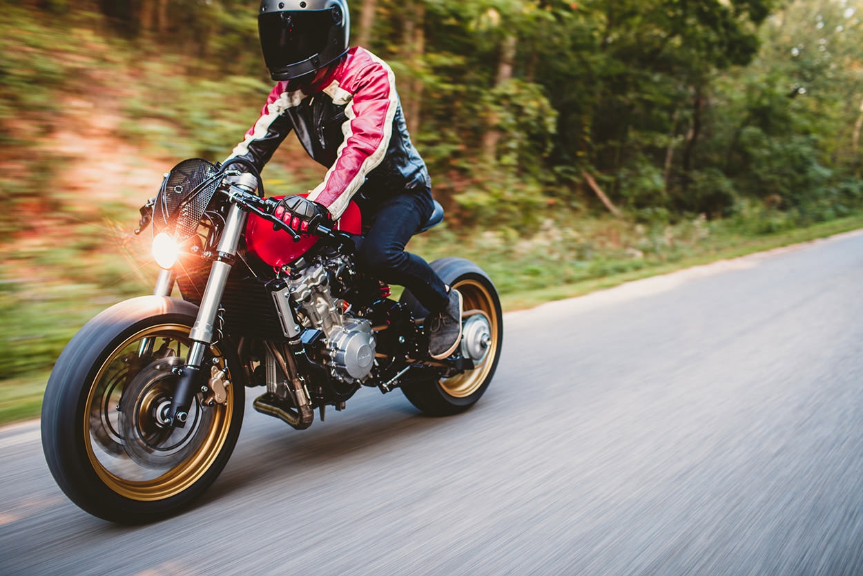 Xe do Honda CB600F dung iPhone lam dong ho anh 4