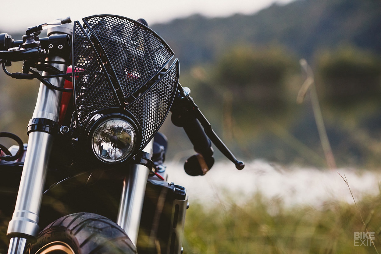 Xe do Honda CB600F dung iPhone lam dong ho anh 6