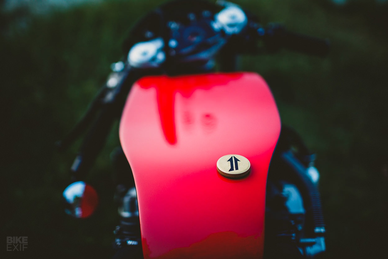 Xe do Honda CB600F dung iPhone lam dong ho anh 8