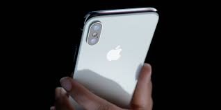 Apple bi mat trom hon 300 chiec iPhone X hinh anh