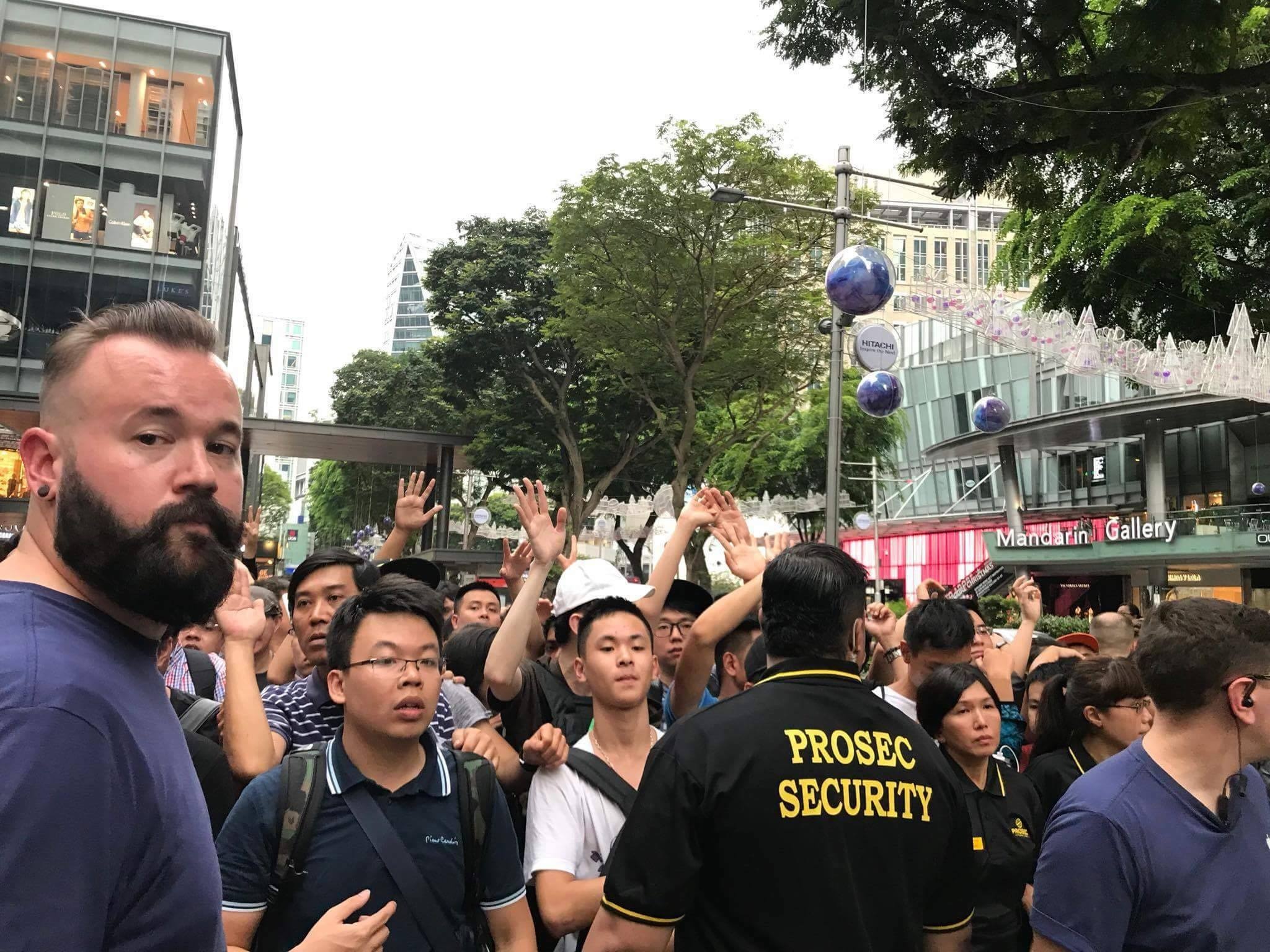 Trai nghiem xep hang iPhone anh 2