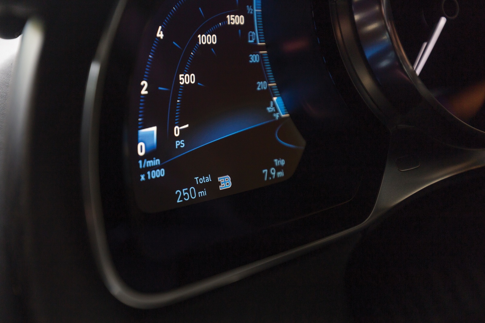 Bugatti Chiron phien ban Nguoi doi gia 4 trieu USD anh 7